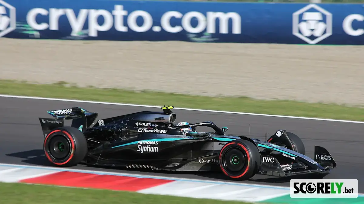 Andrea Kimi Antonelli pilotando su monoplaza Mercedes en el circuito (foto de archivo)