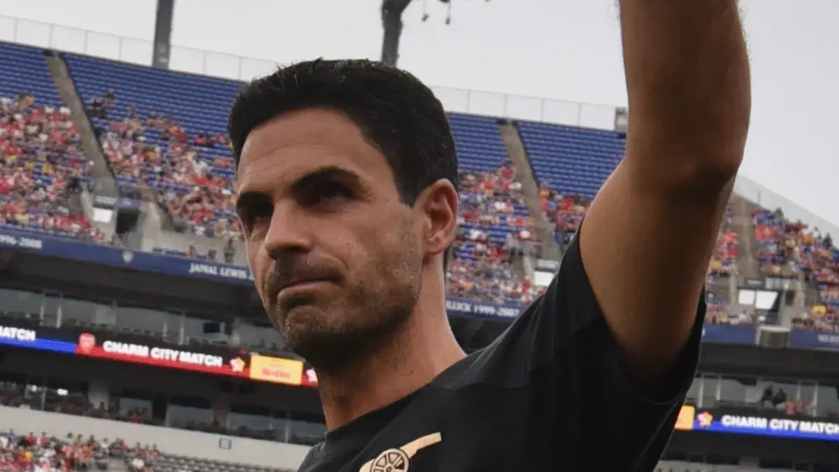 Mikel Arteta on the touchline as Arsenal manager
