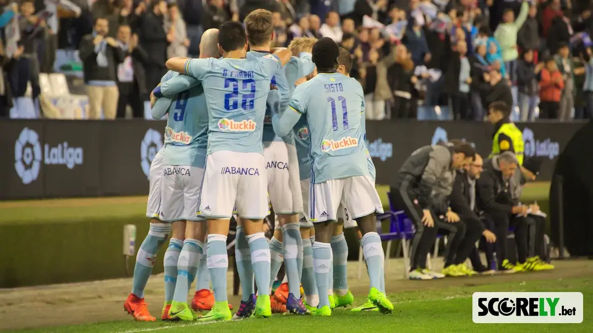 Jugadores del Celta de Vigo celebrando un gol en el campo (foto de archivo)