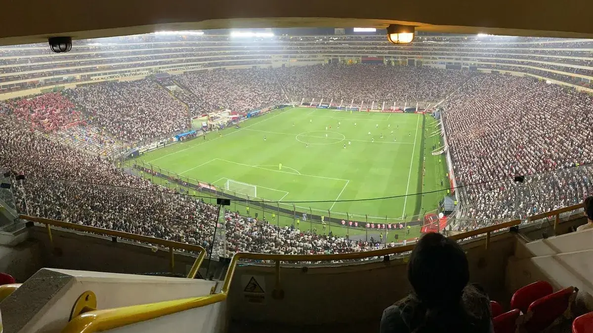 Estadio Monumental de Universitario durante un partido en 2023