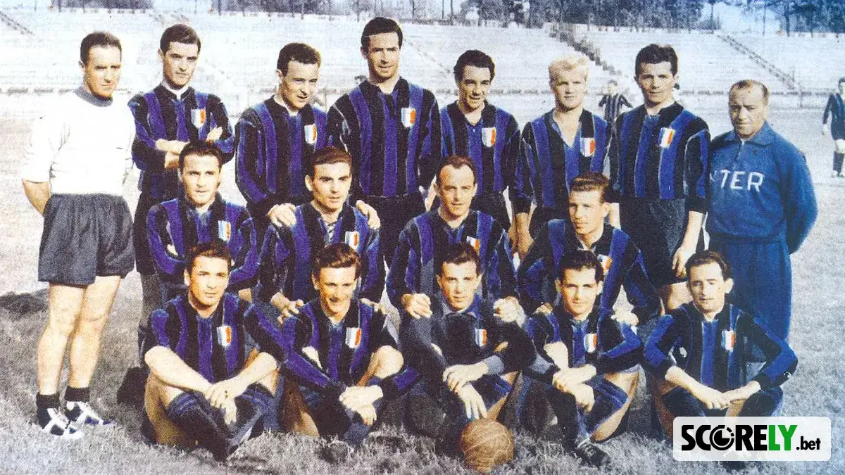 Plantilla histórica del Inter de Milán posando para una fotografía grupal (foto de archivo)
