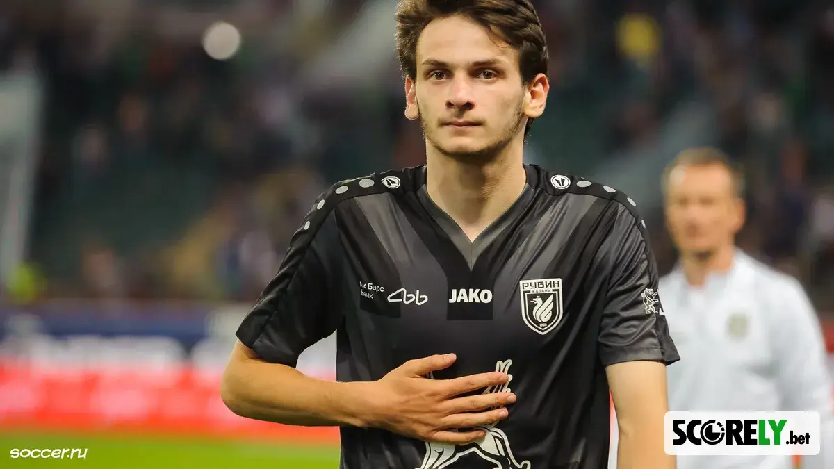 Khvicha Kvaratskhelia wearing a Rubin Kazan jersey on the pitch (file photo)
