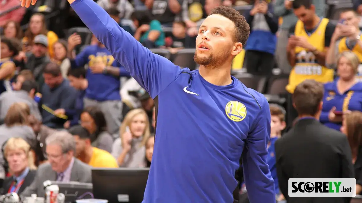 Stephen Curry con ropa de entrenamiento de los Golden State Warriors (file photo)