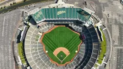 Vista elevada del Oakland Coliseum en 2024