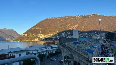 Vista del estadio Giuseppe Sinigaglia junto al lago de Como (foto de archivo)