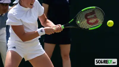 Jelena Ostapenko golpeando una pelota de tenis durante un partido (file photo)