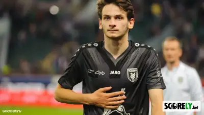 Khvicha Kvaratskhelia wearing a Rubin Kazan jersey on the pitch (file photo)