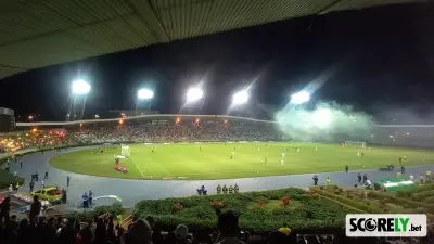 Estadio Atanasio Girardot durante un partido nocturno de Atlético Nacional (foto de archivo)