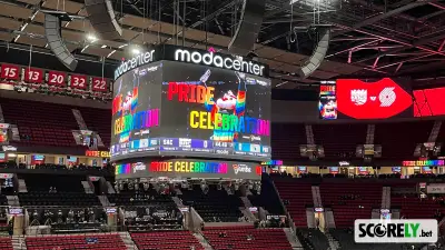 Portland Trail Blazers, Moda Center - December 2025 - 03 (cropped) (foto de archivo)