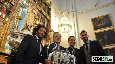 Marcelo, Florentino Pérez y Sergio Ramos con la Champions League en iglesia (file photo)