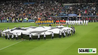 Jugadores del Real Madrid en el campo durante la ceremonia Champions League (foto de archivo)