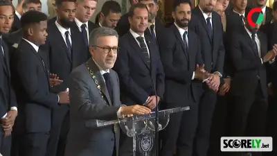 Plantilla y cuerpo técnico del Sporting CP en un acto oficial (foto de archivo)