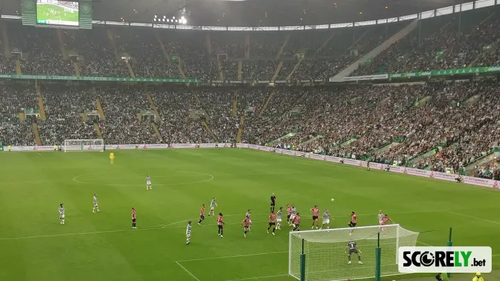Jugadores del Athletic Club disputando un partido en el Celtic Park (foto de archivo)