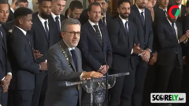 Plantilla y cuerpo técnico del Sporting CP en un acto oficial (foto de archivo)