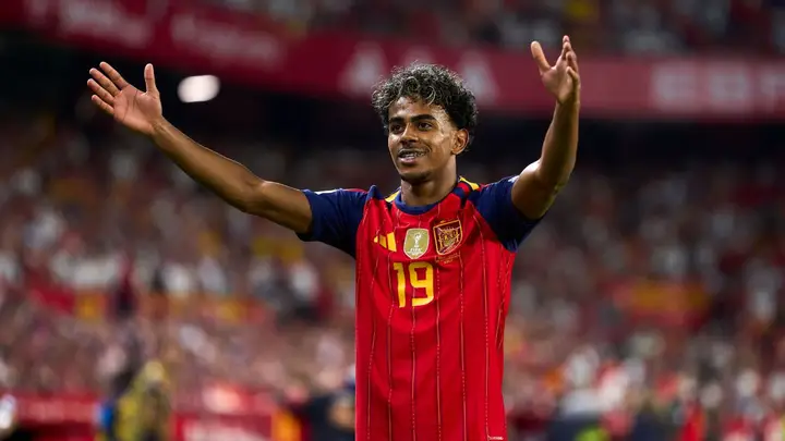 Lamine Yamal comemora gol pela Espanha contra a Croácia
