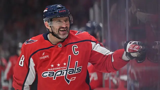 OVECHKIN scores his FIRST of the season! Thats #930!