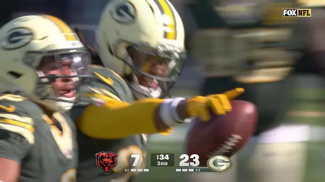 McKinney picks off Bagent for a Packers' turnover!
