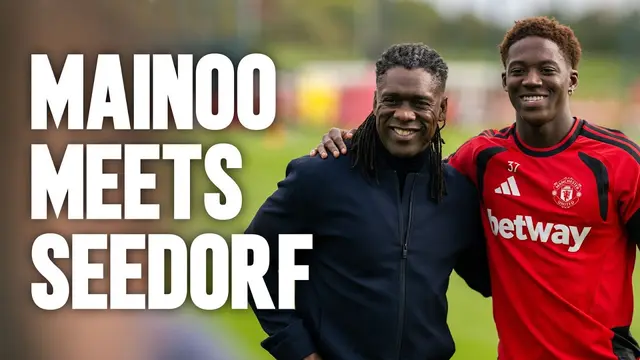 Kobbie Mainoo Meets Clarence Seedorf! | UEFA Champions League