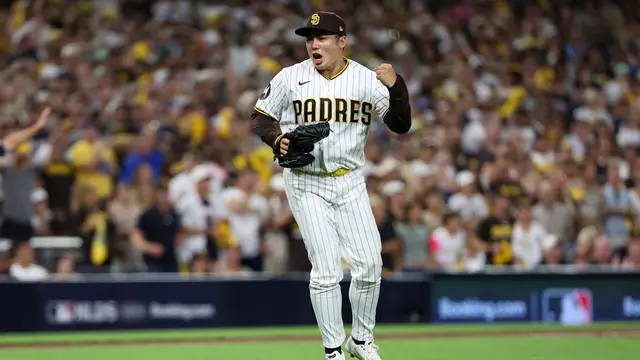 Yuki Matsui PICKS UP THE WIN in NLDS Game 3! | 松井裕樹